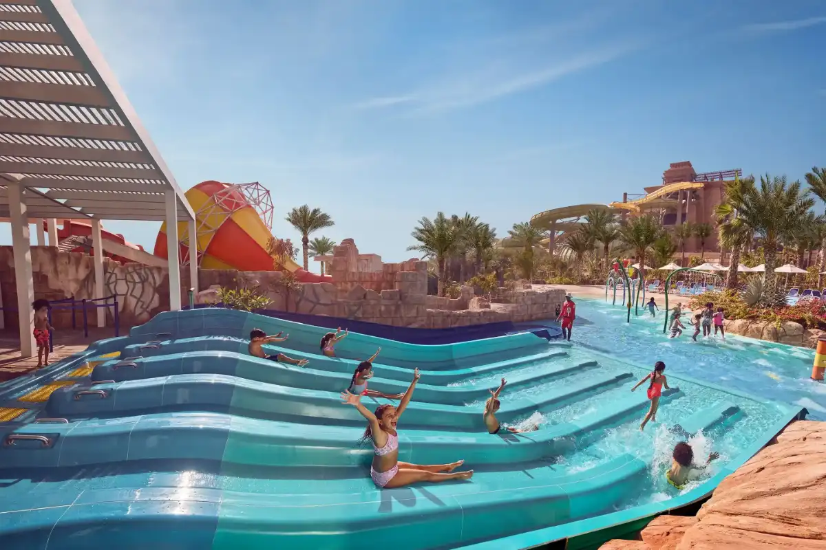What are the rules of water parks in Dubai?