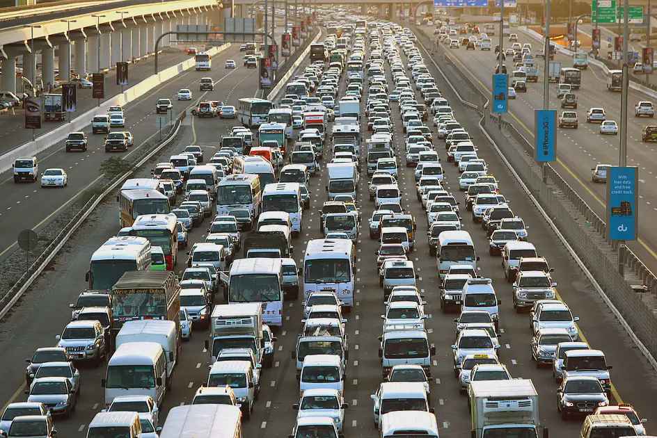 بعض مدارس دبي منفتحة على تعديل مواعيد الدوام لتخفيف الازدحام